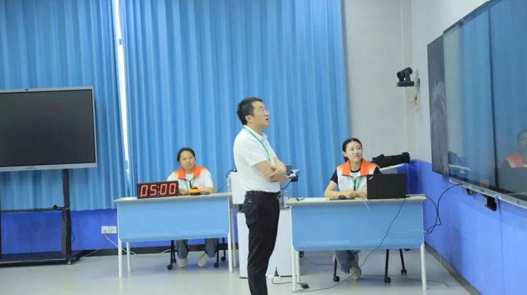 校团委全力做好赛事组织与志愿服务保障工作